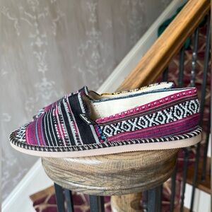 Latinas ladies fabric flats excellent condition, size 8